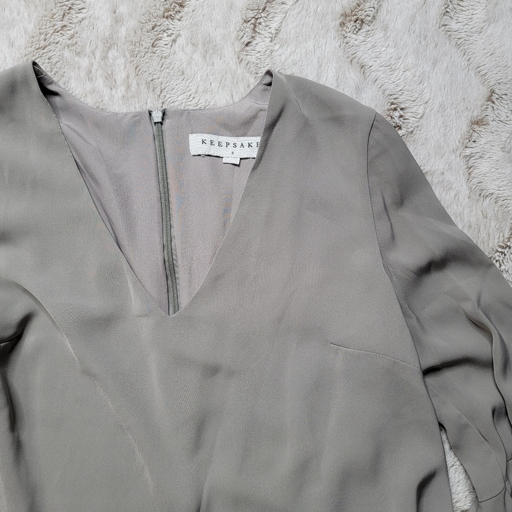 Keepsake The Label Gray Bell Sleeve V Neck Cropped Top Size S - Picture 6 of 9